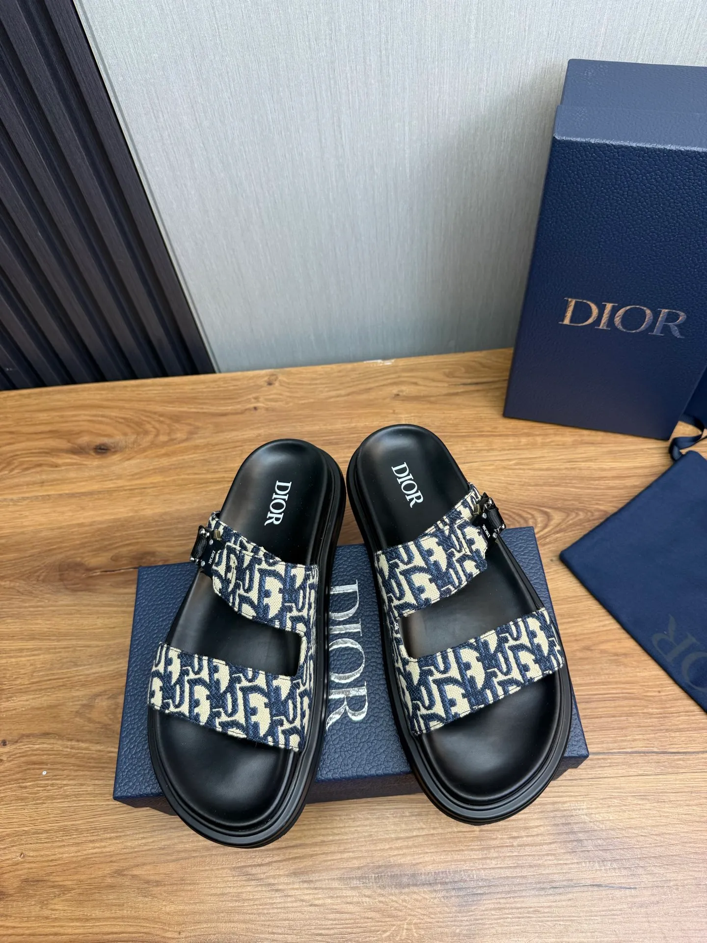 Men's shoes 300💰 Dior. Men's slippers🩴 Official website 1:1 production 38-45 size 45 46 🉑️Customized original material shipped✅